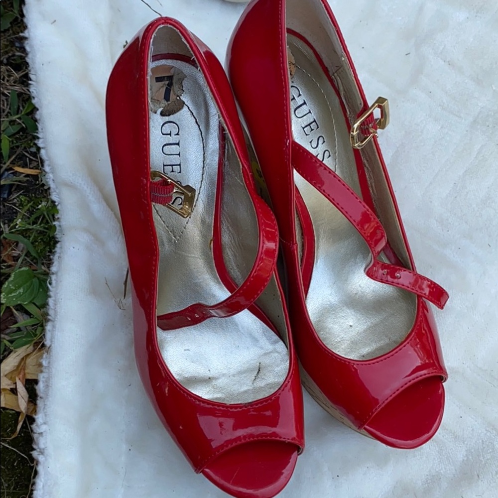 Guess wedges